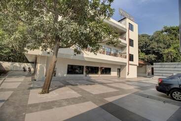 Отель Merakee   Near Dahisar Mira Road Mumbai