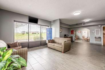 모텔 Econo Lodge Inn & Suites