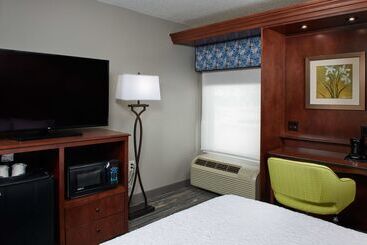 هتل Hampton Inn Atlanta Nw Cumberland