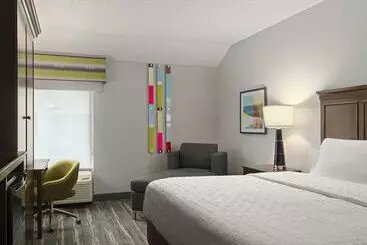 هتل Hampton Inn & Suites Newport News