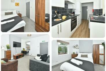 דירות לתיירים Spacious Double Rooms In City Centre, Great For Contractors!