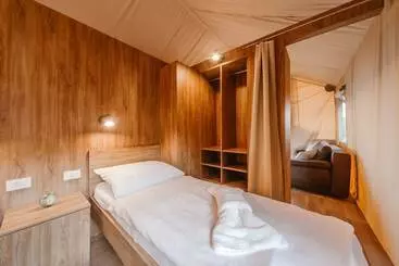 ホテル Glamping Tents And Mobile Homes Trasorka   Campsite