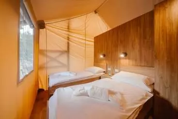 Hotelli Glamping Tents And Mobile Homes Trasorka   Campsite