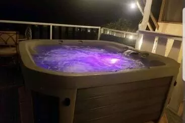 Aamiaismajoitus (B&B) Plumeria Grove Cottage