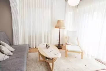 Turistihuoneistot Fabulous Apartment Across Flisvos