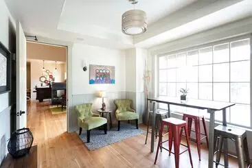 Отель Hanford House Inn