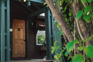 Hotel Highland Haven Creekside Inn