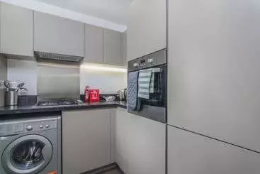 ツーリストアパートメント The Central Lodge