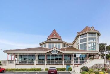 Turistlägenheter @ Marbella Lane Top Coastline Views, Family Friendly