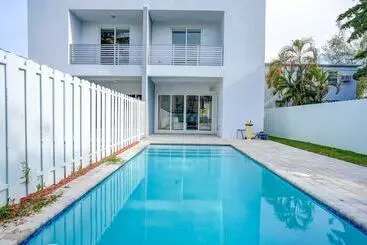 ツーリストアパートメント 4br Pool Townhome Duplex By Jos17