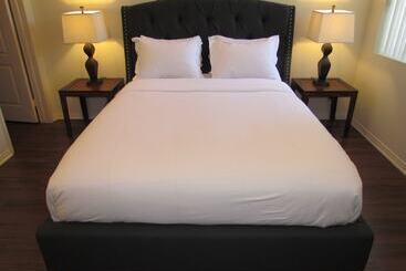 Next To Four Season Hotel, Luxury Apartment