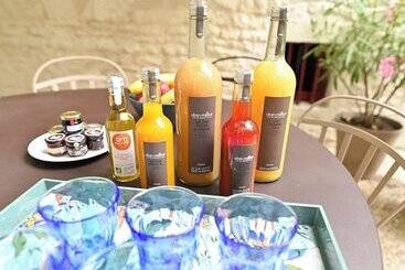 ツーリストアパートメント Les Sarments    Beaune