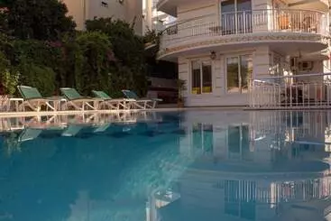 Un Side Aparthotel