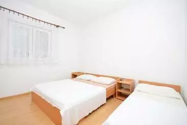 ツーリストアパートメント Apartment And Rooms Ivana
