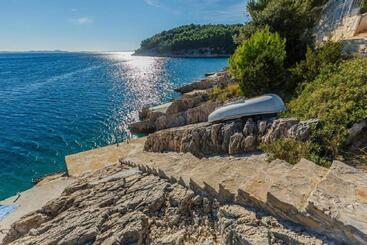 Жильё для туристов Apartment Deni 70m From Beach