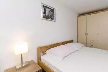 Turistihuoneistot Apartments Crystal