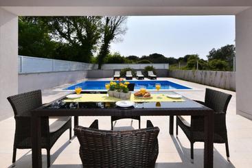 דירות לתיירים Luxury Villa Harbor