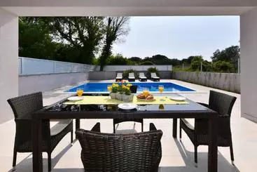 ツーリストアパートメント Luxury Villa Harbor