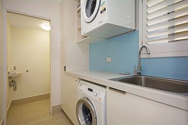 Turistlägenheter Spacious Riverfront Apt & Private Jetty