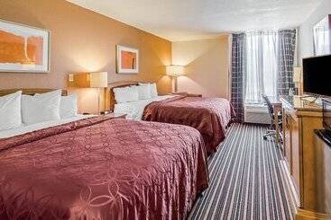 호텔 Econo Lodge Inn & Suites