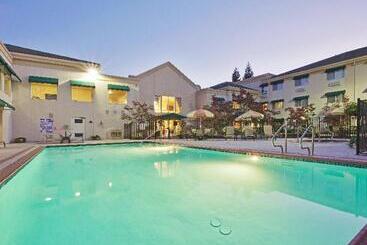 Отель Holiday Inn Auburn, An Ihg