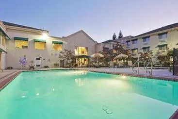 Отель Holiday Inn Auburn, An Ihg