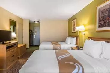 בית מלון כפרי Quality Inn