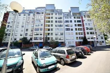 آپارتمان‌های توریست‌ها Apartment Place4u
