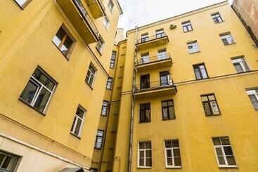 דירות לתיירים Hello Apartments Admiralteysky