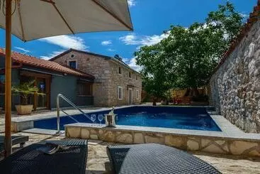 ツーリストアパートメント Vila Lucia