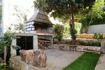 Turista apartmanok Luxury House With Pool