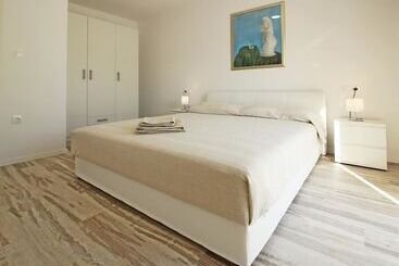 ツーリストアパートメント Mocici Apartments