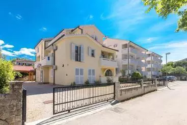 Turistihuoneistot Apartments Nino