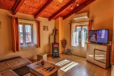 Apartamentos turísticos Jupiter Kastel Apartments With Swimming Pool