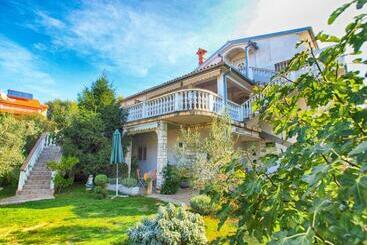 Ferienwohnungen Apartments Nadia 1493