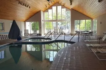 בית מלון כפרי Homestead Suites   Fish Creek