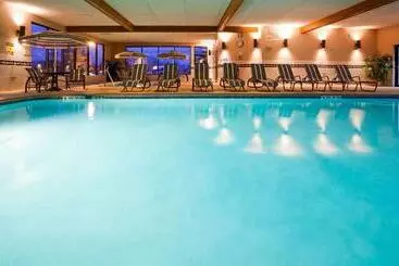 בית מלון כפרי Blue Way Inn Eagan Extended Stay