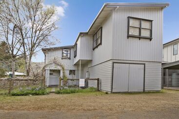 Apartaments turístics Le Chateau   Centrally Located