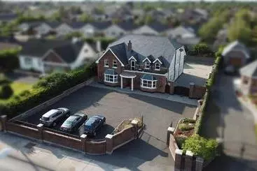 Pensão Caravogue House