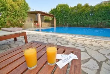 Apartahotel Cha Nanakas Village Inn