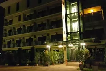 هتل Garden Corner Resort &