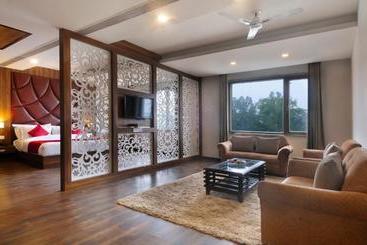 ホテル Fab Prime Royal Vrindaban