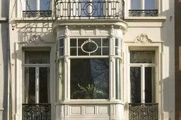 تختخواب و صبحانه Boulevard Leopold Rooms & Suites