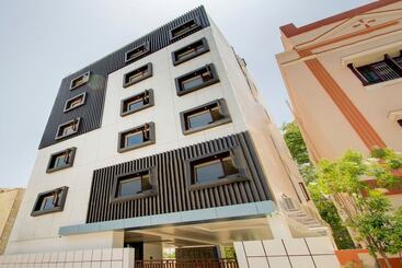 هتل Capital O 23031 V