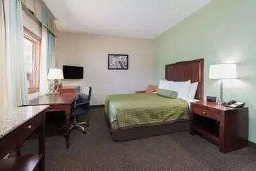 هتل Baymont By Wyndham Pierre