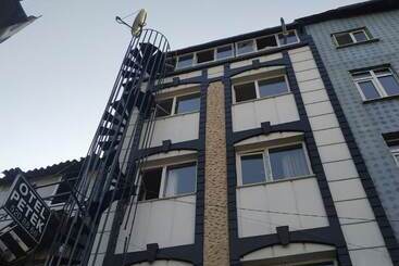 مسافرخانه Petek