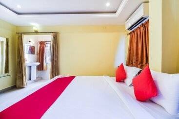 Hotell Gayatri Grand By Oyo Rooms