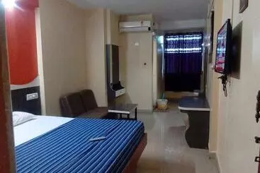 Hotel Iroomz Chalukya Residency