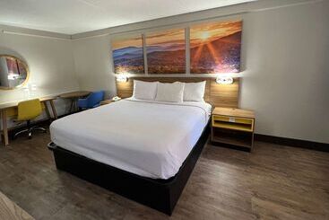 Otel Days Inn By Wyndham Birmingham/west