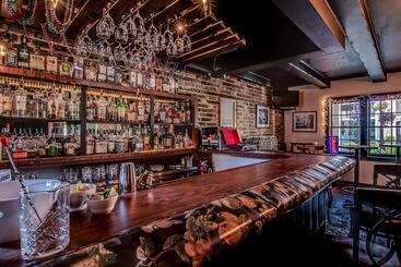 Отель Malaga Inn